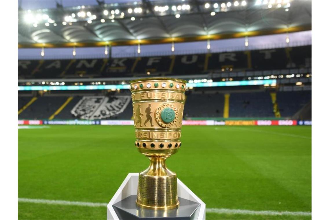 Schmales Programm beim Start in den DFB-Pokal Zum Auftakt in den DFB-Pokal gibt es nur ein Rumpfprogramm mit zwei Spielen. Foto: Arne Dedert/dpa