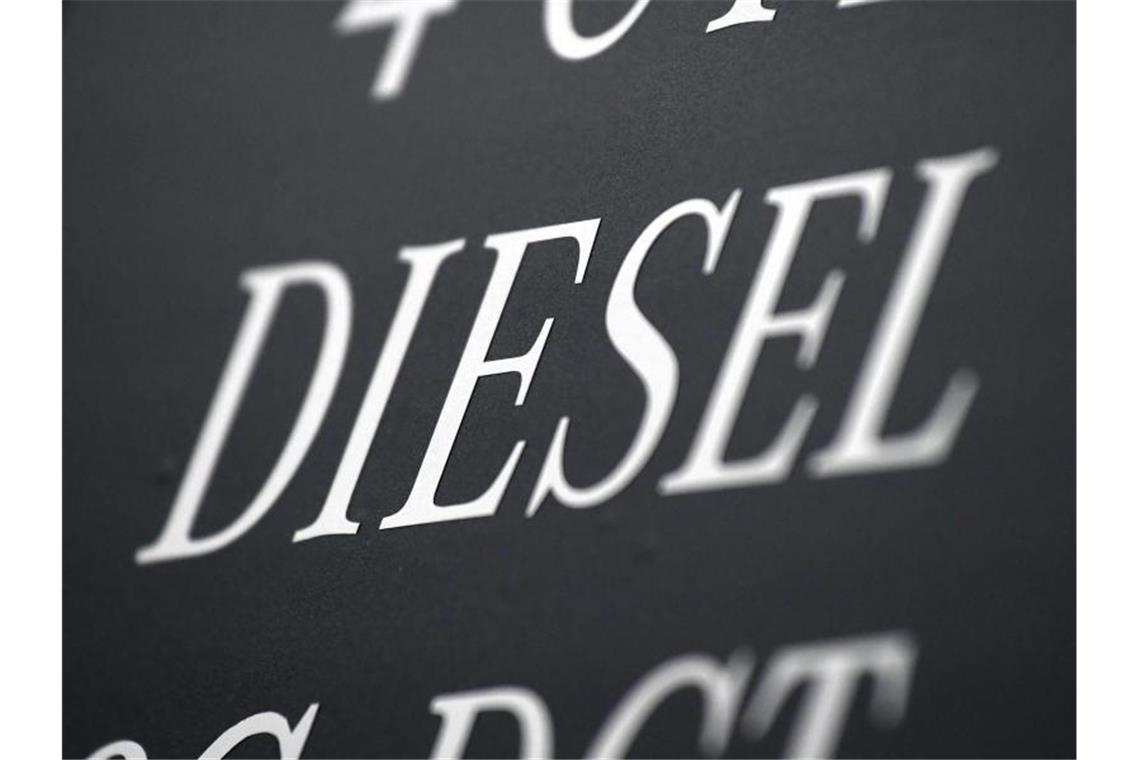 Diesel-Rückruf: Scheuer wirft Daimler „Salamitaktik“ vor Zum dritten Mal haben die Behörden bei Daimler einen Diesel-Rückruf angeordnet. Foto: Uli Deck/dpa