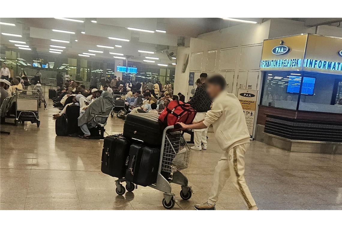 Zum dritten Mal seit dem Regierungswechsel haben sich Afghaninnen und Afghanen mit Aufnahmezusage per Flugzeug von Pakistan nach Deutschland aufgemacht.