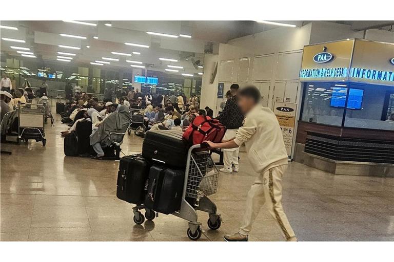 Zum dritten Mal seit dem Regierungswechsel haben sich Afghaninnen und Afghanen mit Aufnahmezusage per Flugzeug von Pakistan nach Deutschland aufgemacht.