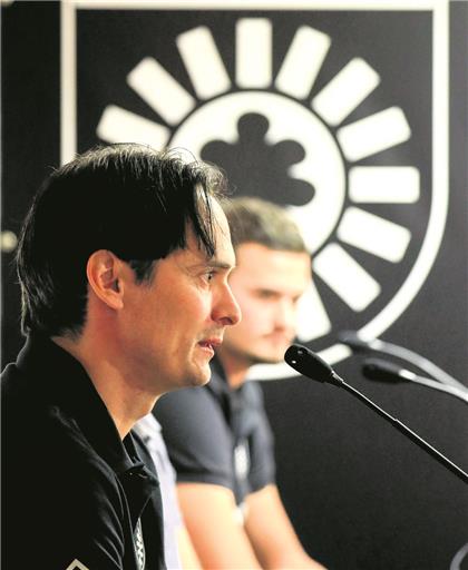 Zum Einstand ein Heimspiel: Florian Schnorrenberg peilt Sieg gegen Meppen an. Foto: A. Becher