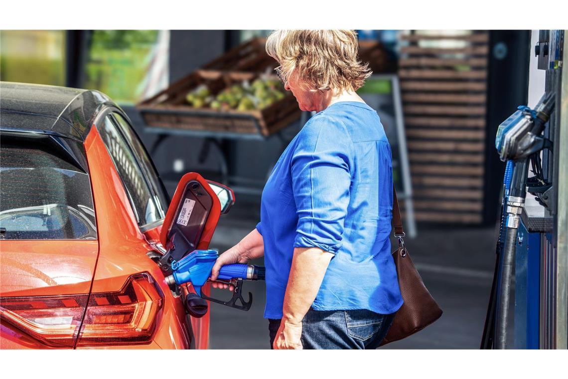 Zum ersten Mal seit knapp einer Woche ist der Dieselpreis im bundesweiten Tagesschnitt wieder über 2 Euro gestiegen (Symbolfoto).