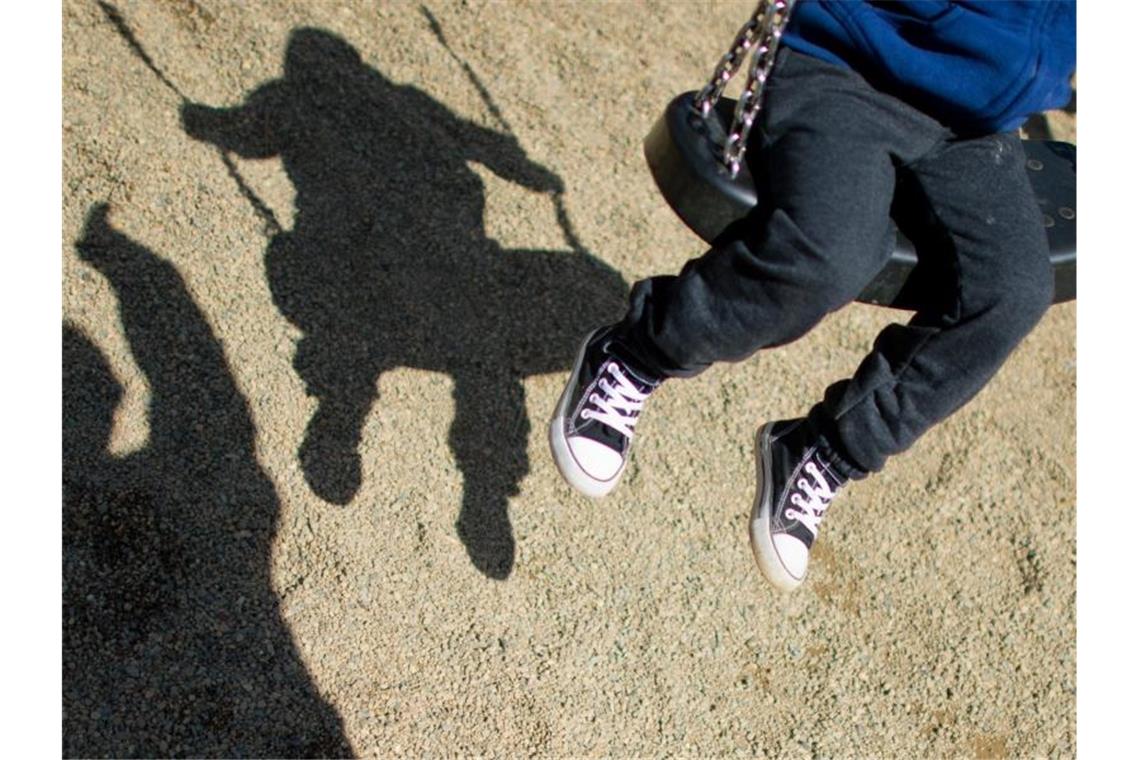 Zum Juli wird - unter anderem - das Kindergeld erhöht. Foto: Julian Stratenschulte