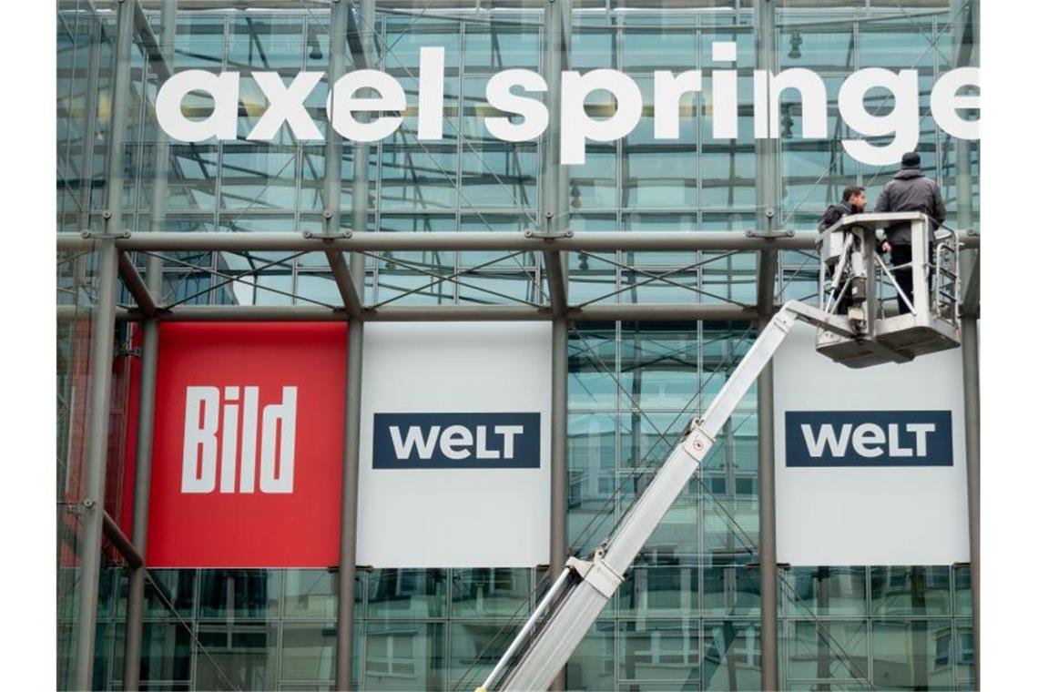 Zum Medienhaus Axel Springer gehören unter anderem „Bild“, „Die Welt“ und die „BZ“. Der US-Finanzinvestor KKR hat für den Einstieg bei Axel Springer eine wesentliche Hürde genommen. Foto: Kay Nietfeld