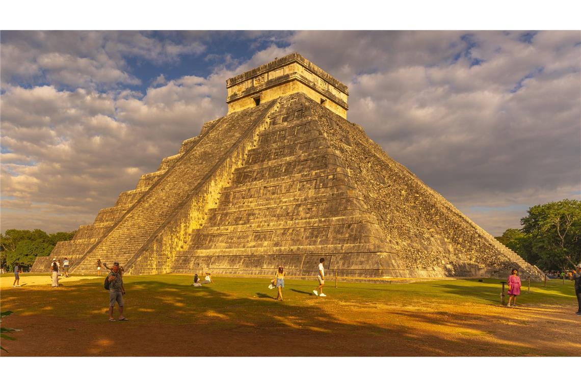 Deutscher Tourist sorgt für Zoff auf Mexikos berühmtester Pyramide Zum Schutz der auch „El Castillo“ (Die Burg) genannten Hauptpyramide sowie weiterer Strukturen in Chichén Itzá dürfen Besucher diese seit 2006 nicht mehr besteigen.