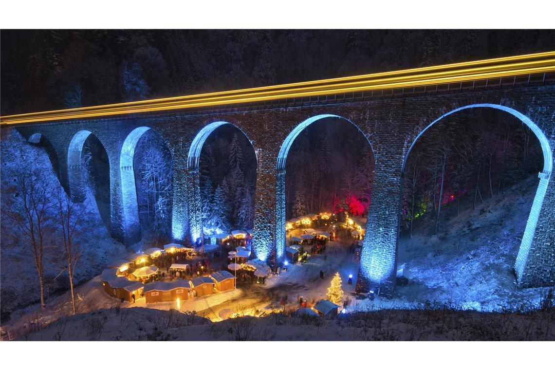 Ravennaschlucht warnt vor teuren Fake-Tickets im Netz Zum Vorverkaufsstart für den Weihnachtsmarkt in der Ravennaschlucht wird vor Fake-Tickets gewarnt.