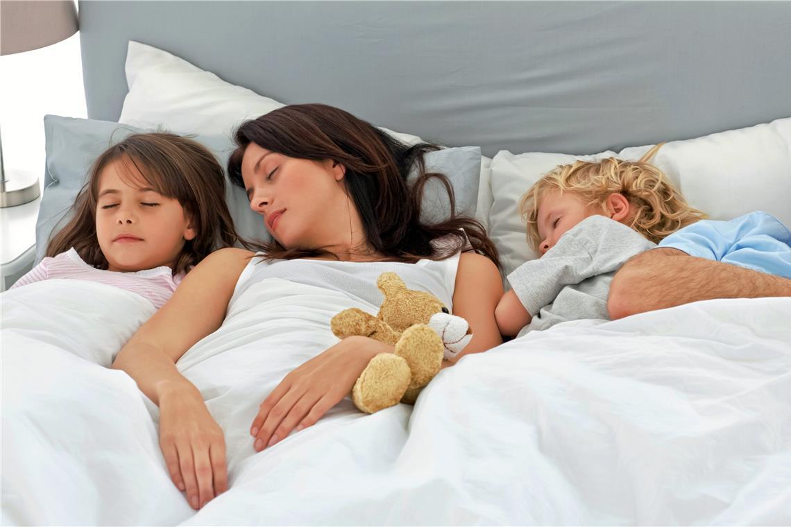 Zunächst beschäftigte sich Conny Dantonello mit dem Schlaf von Babys. Inzwischen ist der Schlaf von allen Familienmitgliedern ihr Fachgebiet. Foto: Adobe Stock/WavebreakMediaMicro