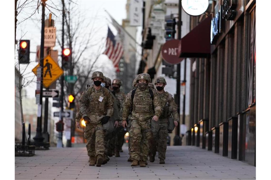 Zur Amtseinführung wird die Polizei von rund 25.000 Soldaten der Nationalgarde in Washington unterstützt. Foto: Matt Slocum/AP/dpa