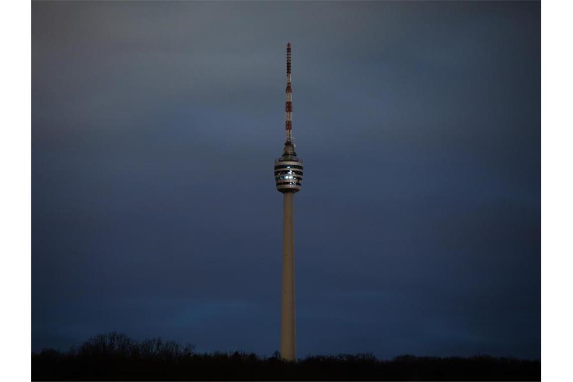 Zur „Earth Hour“ sind die Lichter des Stuttgarter Fernsehturms ausgeschaltet worden. Foto: Christoph Schmidt/dpa/Aktuell