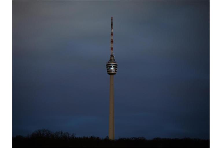 Zur „Earth Hour“ sind die Lichter des Stuttgarter Fernsehturms ausgeschaltet worden. Foto: Christoph Schmidt/dpa/Aktuell