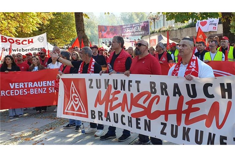 Zur ersten Verhandlungsrunde in Ludwigsburg hat die IG Metall noch großen Protest organisiert - an diesem Dienstag soll es am Verhandlungsort in Kornwestheim ruhig bleiben.