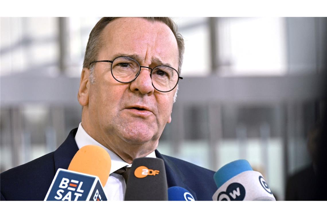 Deutschland liefert weitere Waffensysteme an die Ukraine Zur Frage eines möglichen deutschen Truppeneinsatzes zur Absicherung eines künftigen Waffenstillstands wollte sich Pistorius weiter nicht äußern.