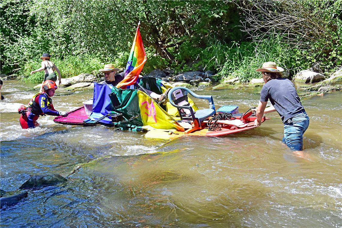 Zur Not geht es auch mal rückwärts die Murr runter. 39. Murr-Regatta in Backnang...
