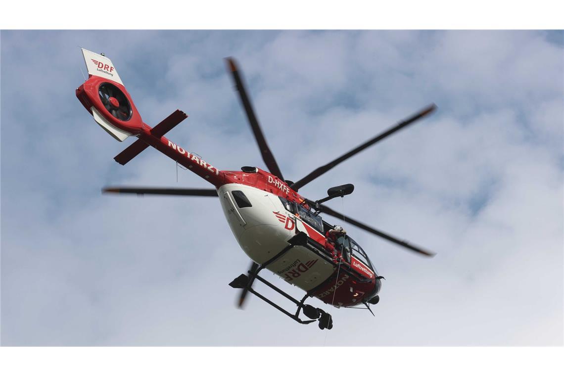 Zur Versorgung der Verletzten war auch ein Hubschrauber auf der Autobahn. (Symbolbild)