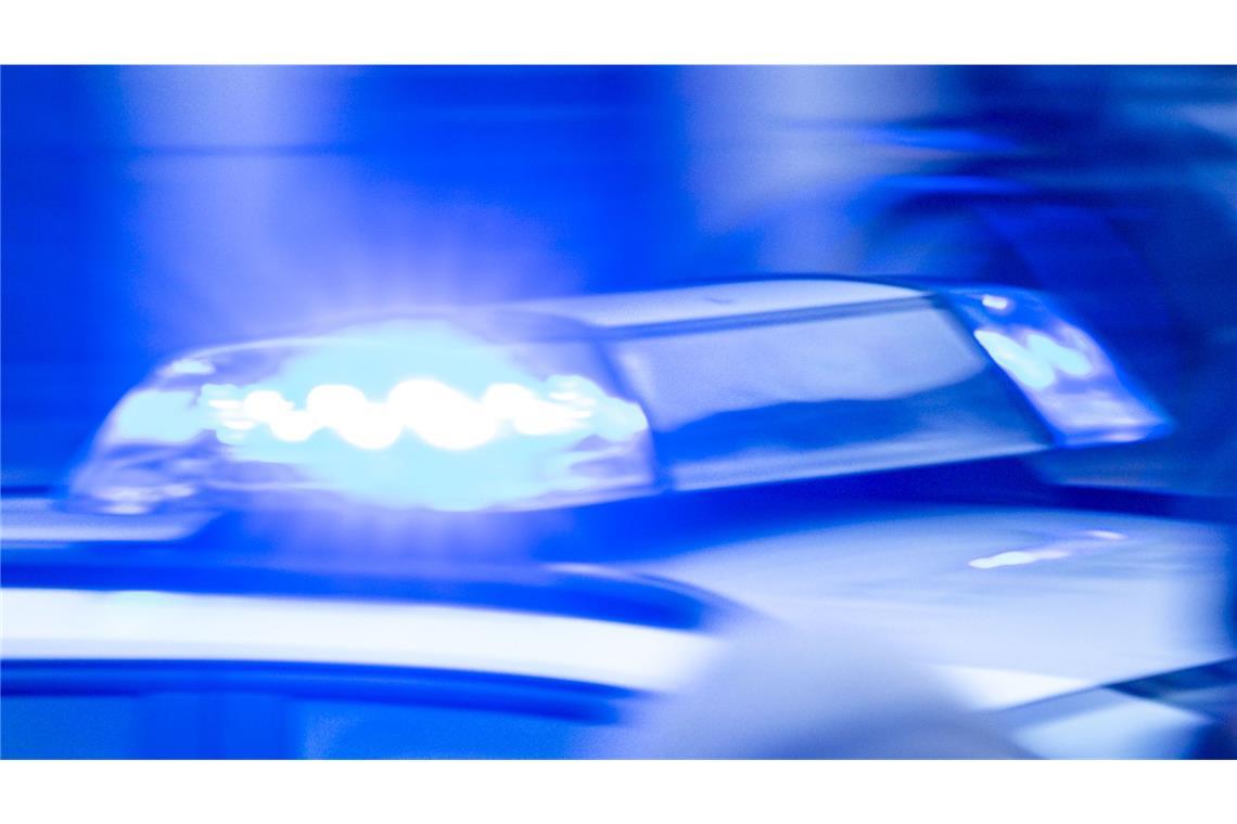 Zur Vorbeugung einer etwaigen Explosionsgefahr entschieden sich die Beamten für eine großräumige Sperrung (Symbolbild).