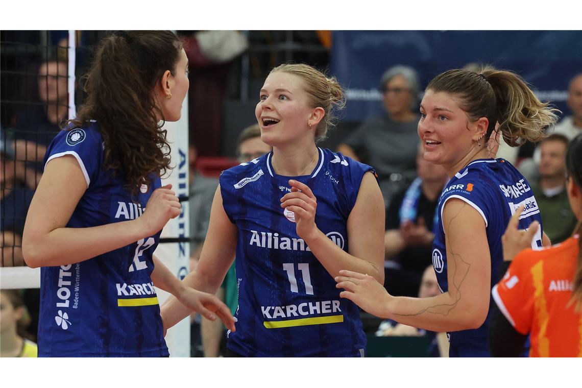 Zur wertvollsten Spielerin erkoren: Stuttgarts  Pauline Martin (Mitte) kam in Wiesbaden auf 17 Punkte.