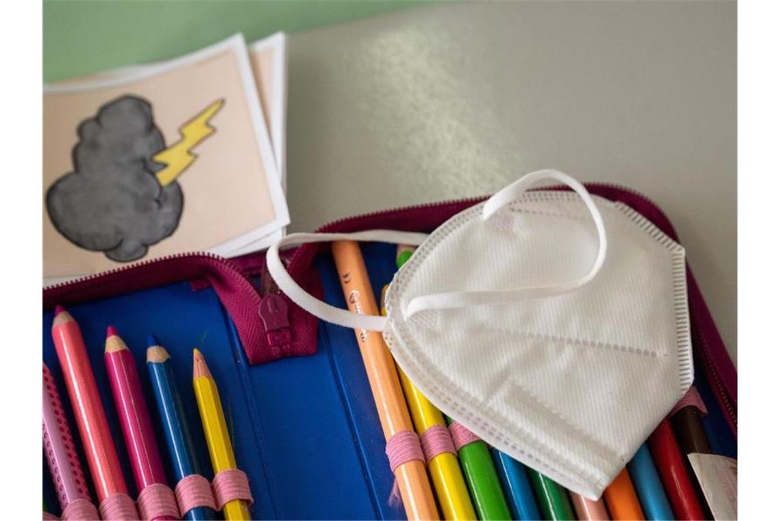 Kultusminister wollen Schulen weiter offen halten Zur Wochenmitte läuft in der Hälfte der Bundesländer nach der Weihnachtspause wieder der Unterricht. Foto: Sebastian Gollnow/dpa