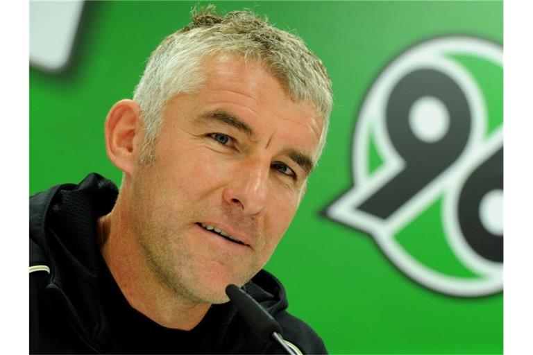 Zurück an die alte Arbeitsstätte: Mirko Slomka wird wieder Trainer von Hannover 96. Foto: Julian Stratenschulte