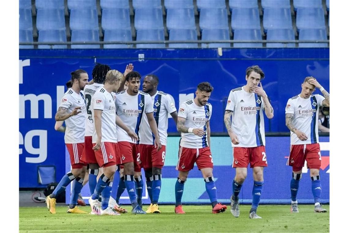 Finish mit Heidenheim: HSV zittert vor nächster Strafrunde Zurück ins Oberhaus oder noch ein Jahr 2. Liga: Wohin führt der Weg vom HSV?. Foto: Axel Heimken/dpa
