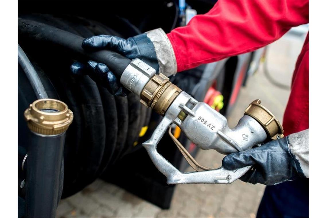 Heizöl und Gas bleiben günstig Zurzeit befinden sich die Heizölpreise laut Vergleichsportalen auf einem Zehnjahrestief. Foto: Hauke-Christian Dittrich/dpa