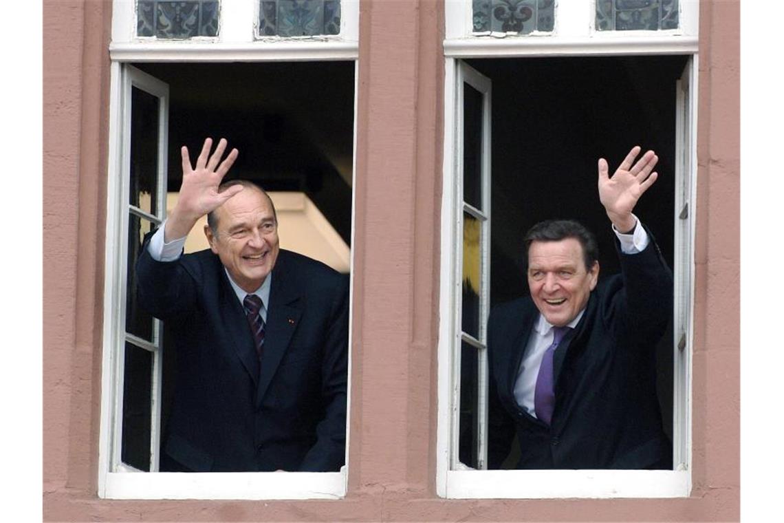 Frankreich trauert um früheren Staatschef Jacques Chirac Zusammen mit Schröder verweigerte Chirac 2003 einen Einsatz deutscher und französischer Soldaten im Irak. Foto: Oliver Berg