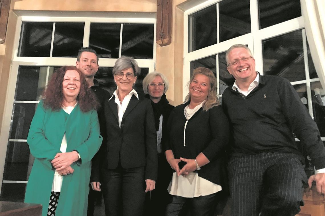 Wilhelm mit Kampfansage an die Regional-FDP Zuversichtliche Minen bei der Nominierungsversammlung (von links): Annerose Täubel, Ulrich Jeggle, Gudrun Wilhelm, Sabine Krauter, Charlotte Klinghofer und Gunnar Stuhlmann. Foto: privat