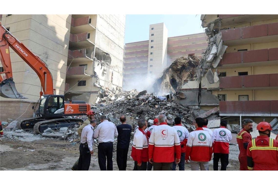 Eskalation in Nahost: Iranischer Gegenangriff auf Israel Zuvor hatte das israelische Militär mehr als 100 Ziele im Iran angegriffen.