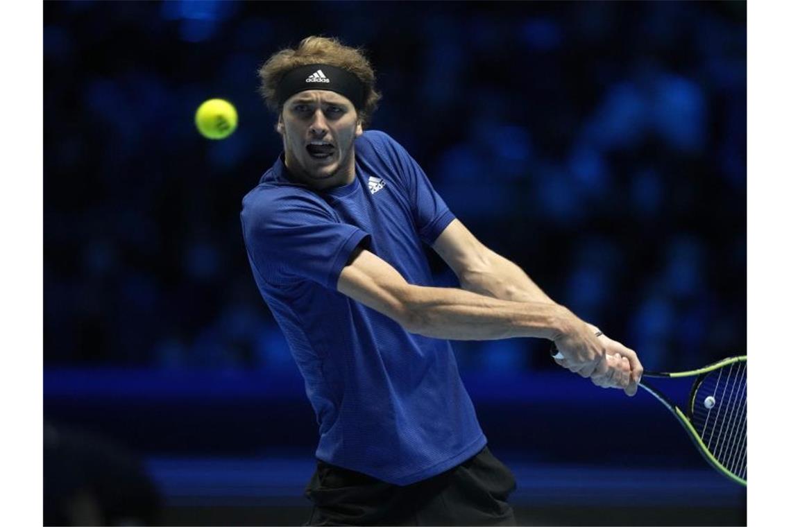 „Ein Wahnsinns-Jahr“: Zverev gewinnt Titel bei ATP Finals Zverev hat sich im Finale des ATP-Saisonabschlusses mit 6:4, 6:4 gegen den Russen Daniil Medwedew durchgesetzt. Foto: Luca Bruno/AP/dpa