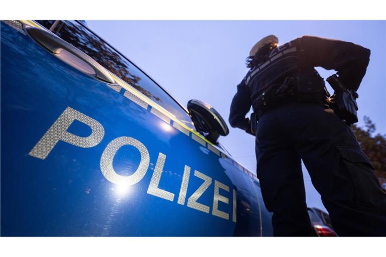 Zwei 18-Jährige lieferten sich in Weil am Rhein eine Verfolgungsfahrt mit der Polizei. (Symbolbild)