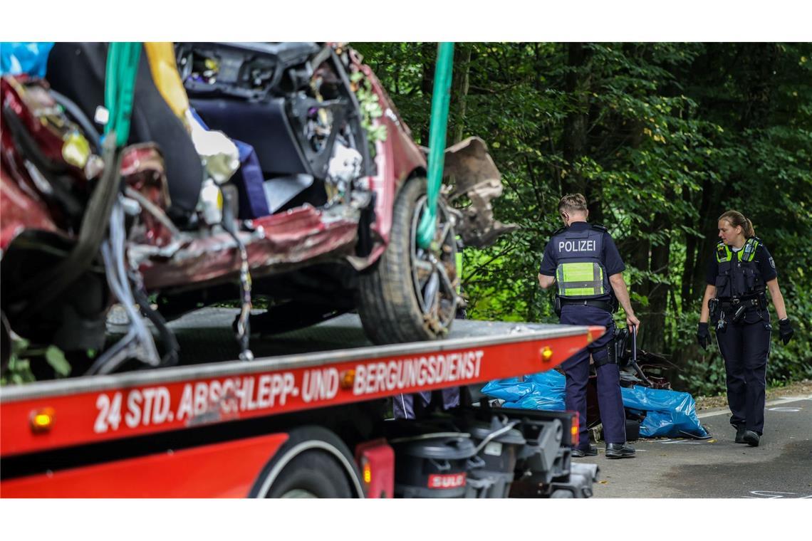 Vier Menschen sterben bei Unfall - 16-Jähriger am Steuer