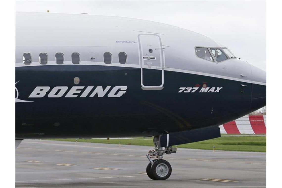 737-Max-Krise lässt Boeing-Gewinn um die Hälfte einbrechen Zwei Abstürze des Flugzeugtyps 737 Max haben Boeing innerhalb weniger Monate in eine tiefe Krise gestürzt. Foto: Ted S. Warren/AP/dpa