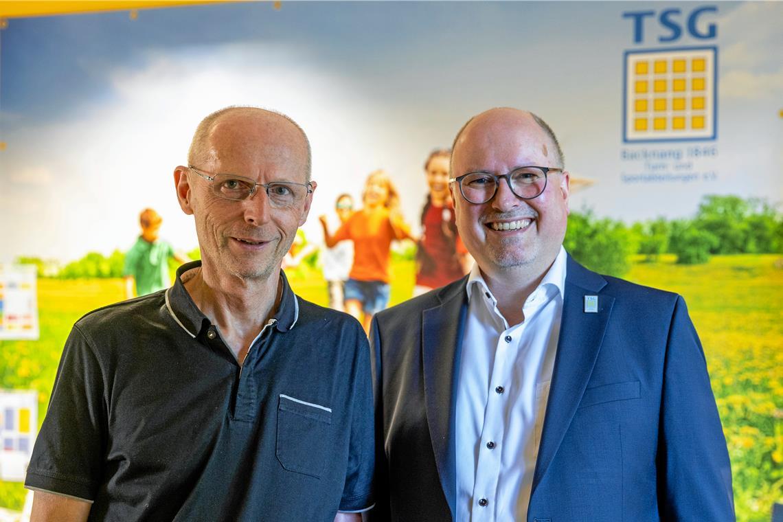 Finanzvorstand der TSG Backnang 1846: Stabübergabe in herausfordernden Zeiten Zwei, die sich gut verstehen: Manfred Nagel (links), neuer Finanzvorstand der TSG 1846, und sein Vorgänger Rolf Bäuerle. Foto: Alexander Becher