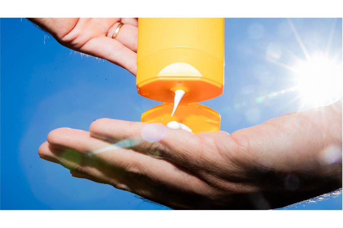 Sonnencreme-Test: Elf schwächeln beim Lichtschutzfaktor Zwei Discounterprodukte vorn: Die im Test besten Sonnencremes kosten unter vier Euro – und wurden mit „sehr gut“ bewertet.