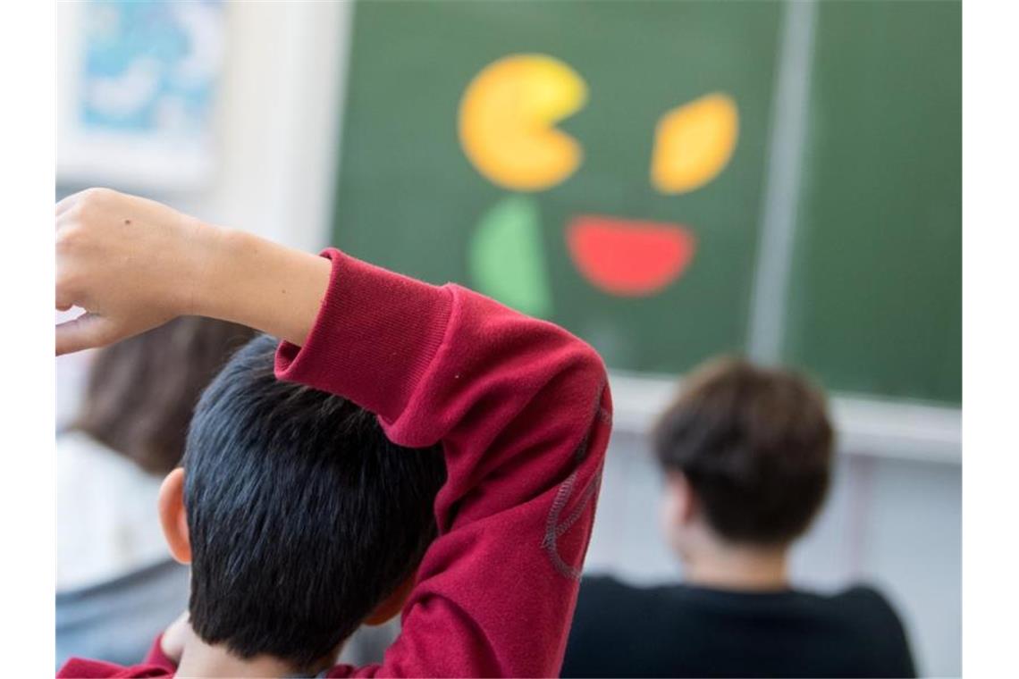 Diskussion um Schulöffnungen und Impfungen für Kinder Zwei Drittel der Bundesbürger sind auf jeden Fall oder eher für eine Rückkehr zum Präsenzunterricht. Foto: Sebastian Gollnow/dpa