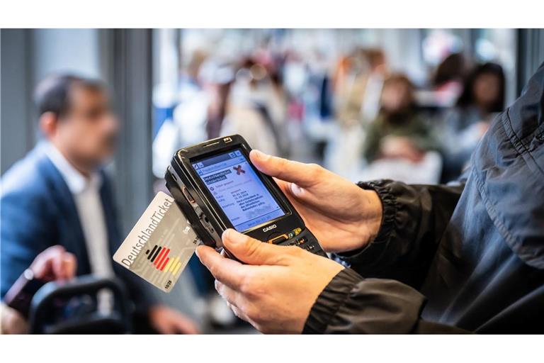 Zwei Fahrscheinprüfer sind in Pforzheim angegriffen worden. (Symbolfoto)