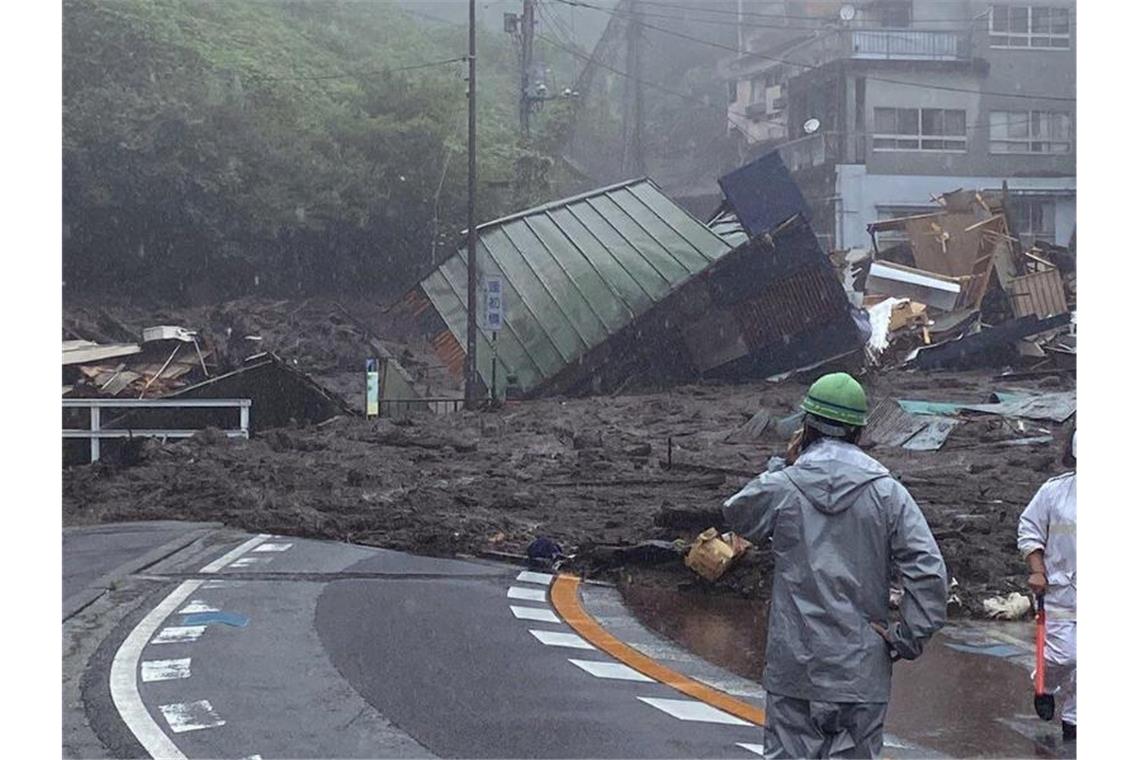 Gewaltige Schlammlawine zerstört Häuser in Japan