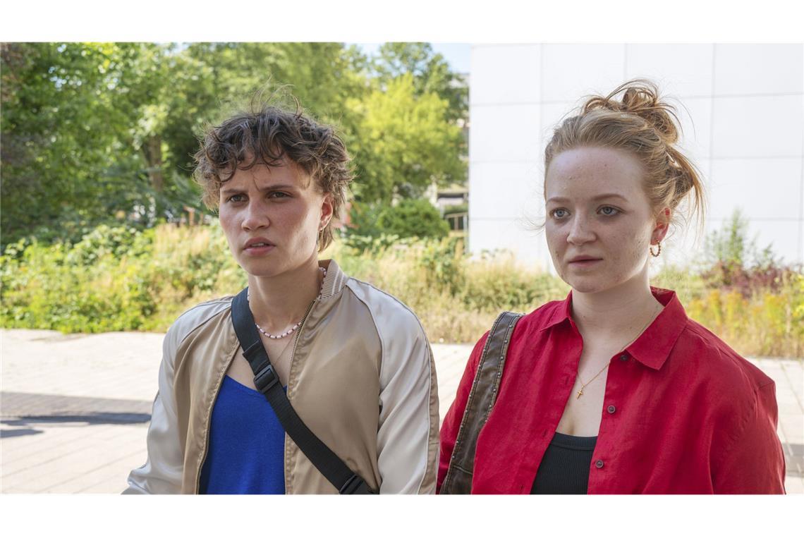 Zwei Frauen, die sich unterstützen