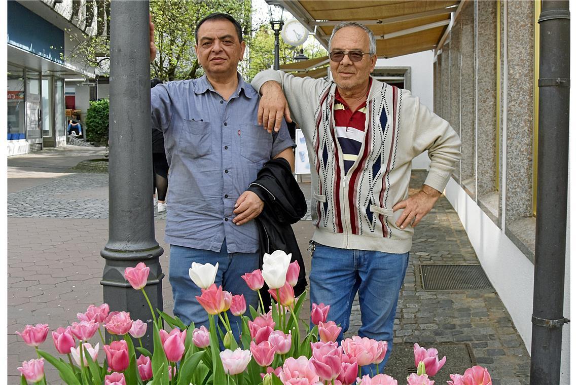 Zwei gute alte Backnanger Freunde treffen sich auf dem Fest. Tulpenfrühling in B...