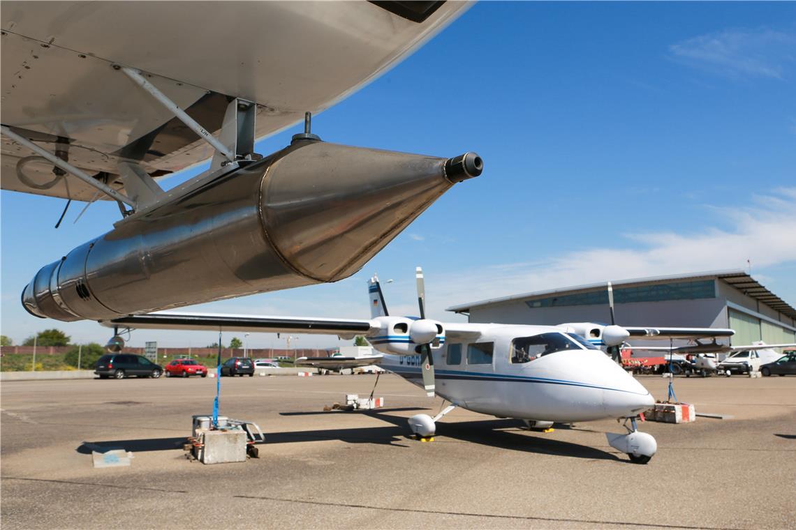 Zwei Hagelflieger stehen am Stuttgarter Flughafen bereit. Archivfoto: Alexander Becher