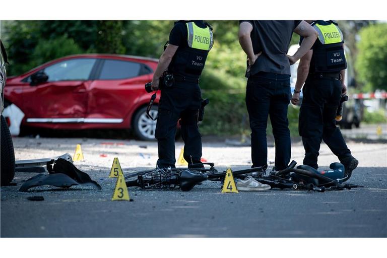 Zwei Kinder sterben nach Verkehrsunfall in Dinslaken.