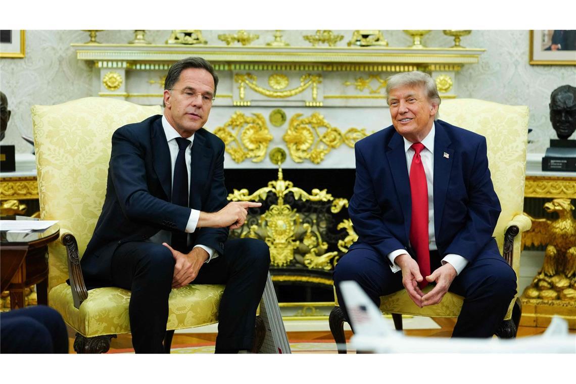 Zwei Männer in goldenem Ambiente: Nato-Generalsekretär Rutte trifft US-Präsident Trump zum Gespräch im Weißen Haus.