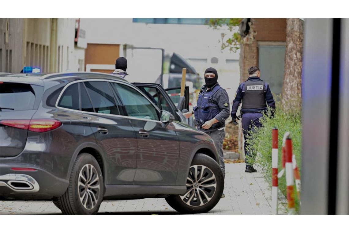 Zwei Männer werden am Montag in Nürtingen festgenommen. Sie stehen im Verdacht, eine Satellitenstation in Polen zerstört zu haben. Hinter den beiden türkischen Staatsbürgern vermuten die polnischen Behörden Russlands Geheimdienst.