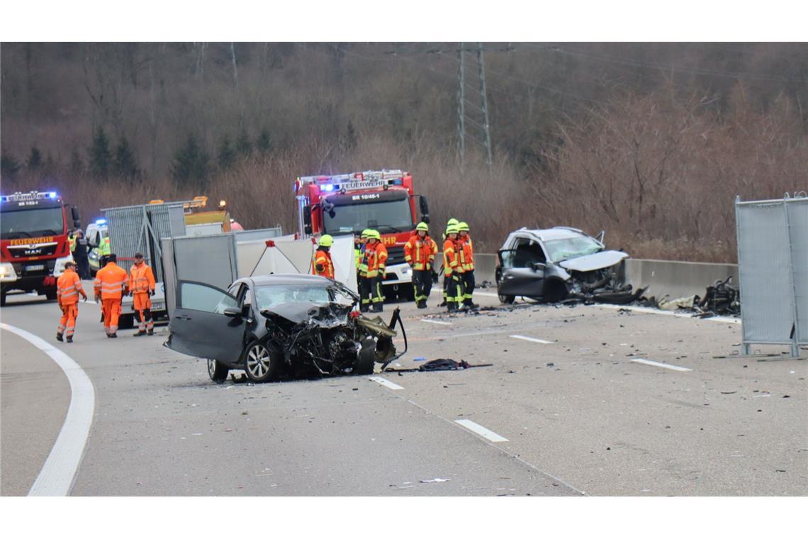 Zwei Tote bei Geisterfahrer-Unfall auf A6 Zwei Menschen kamen auf der A6 ums Leben.
