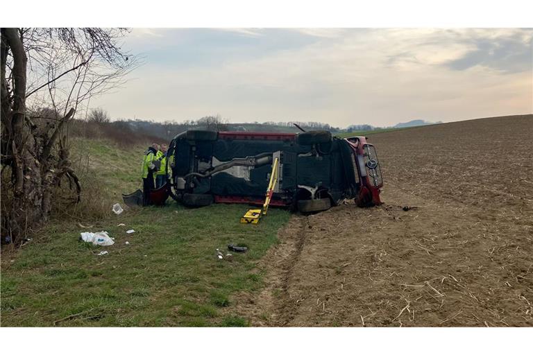 Zwei Menschen kamen bei diesem Unfall nahe Heilbronn ums Leben.