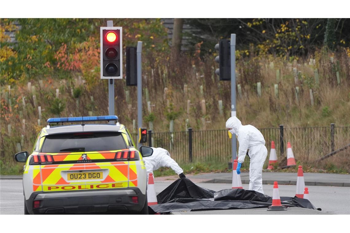 Zwei Menschen sind nach der Attacke in einem Zug weiter in Lebensgefahr.
