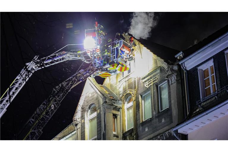 Zwei Menschen starben bei einem Brand in Leverkusen.