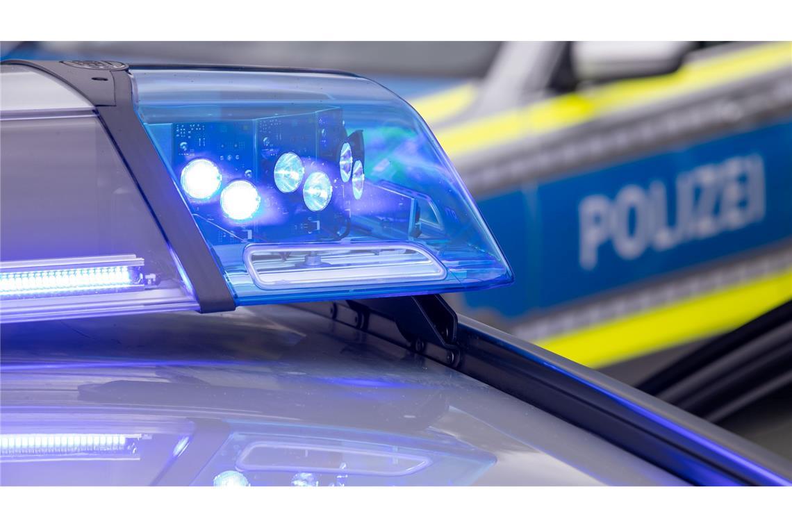 Zwei mit Macheten bewaffnete Männer haben eine Tankstelle überfallen und sind dann auf Fahrrädern geflüchtet. (Symbolbild)