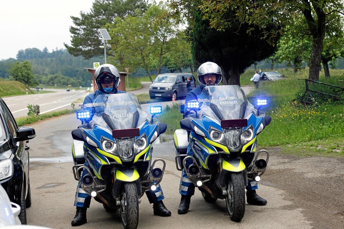 Zwei Motorradstreifen der Polizei waren ebenfalls im Einsatz, um etwaige Verkehrssünder zur Raison zu bringen. Illegal aufgemotzte Motorräder erkennen sie oft sofort.