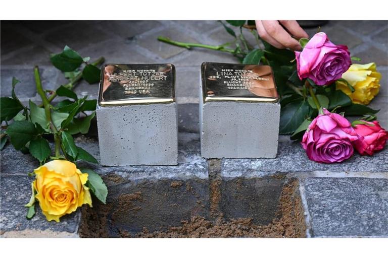 Zwei neue Stolpersteine werden im Stadtzentrum zum Gedenken an das Ehepaar Hubert und Lina Totzke verlegt. (Archivbild)