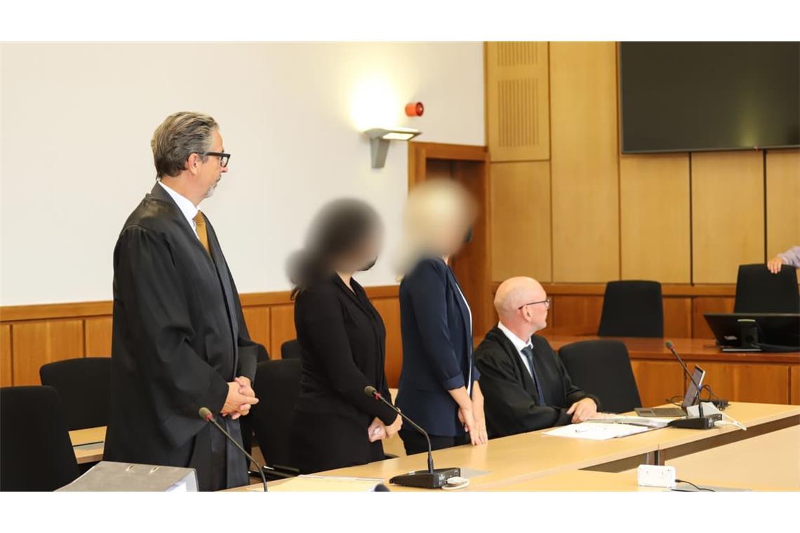 Zwei Polizeibeamtinnen stehen im Prozess vor dem Langericht Hagen.